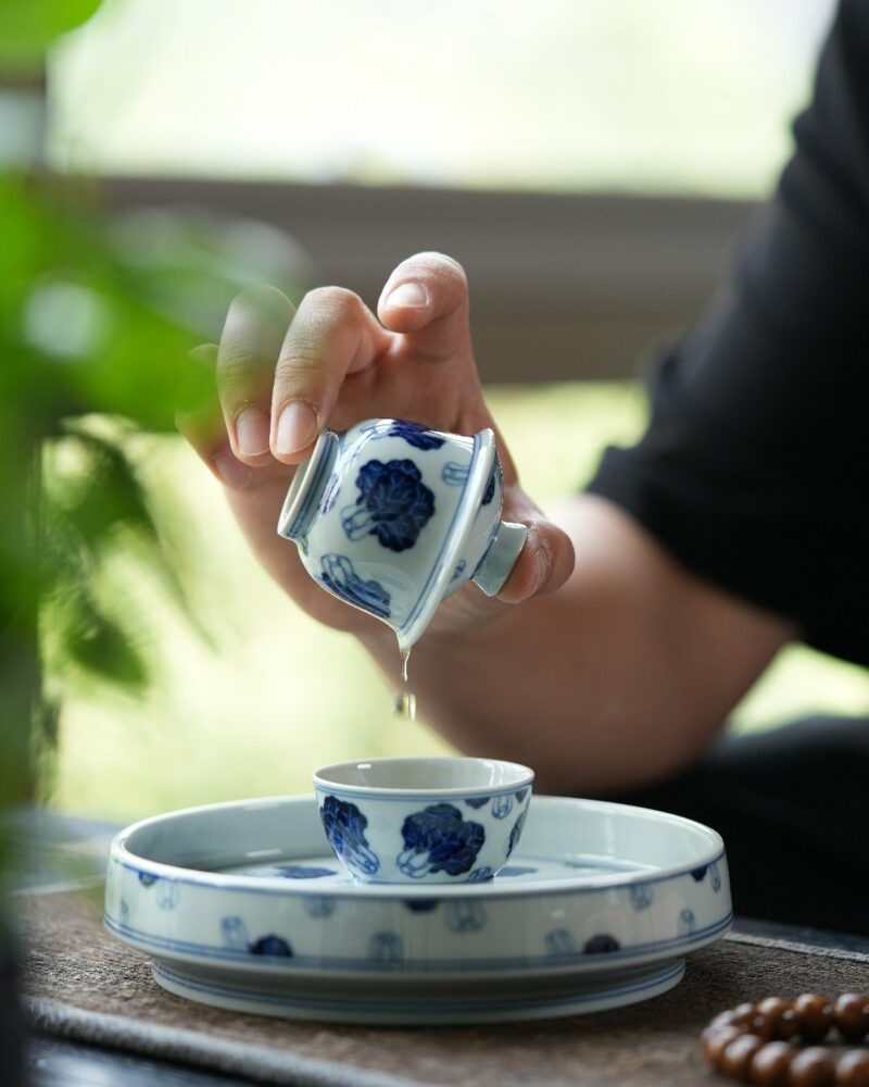 Handmade-Hand-painted-Blue-and-White-Porcelain-cabbage-motif-50ml-1-Gaiwan-1-Cup-Gaiwan-Set4 Handmade Hand-painted Blue and White Porcelain cabbage motif 50ml 1 Gaiwan 1 Cup Gaiwan Set