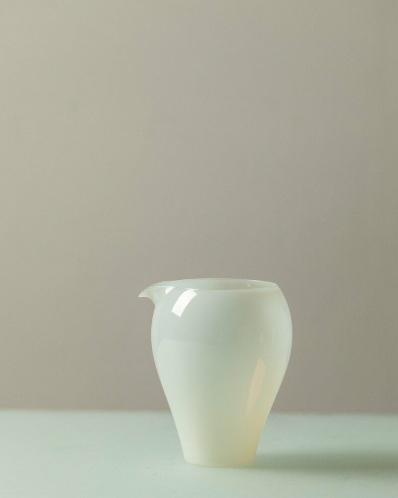 Japanese Style Artistic Glass Icy jade glass eagle-spout 275ml Fair Cup Gong Dao Bei