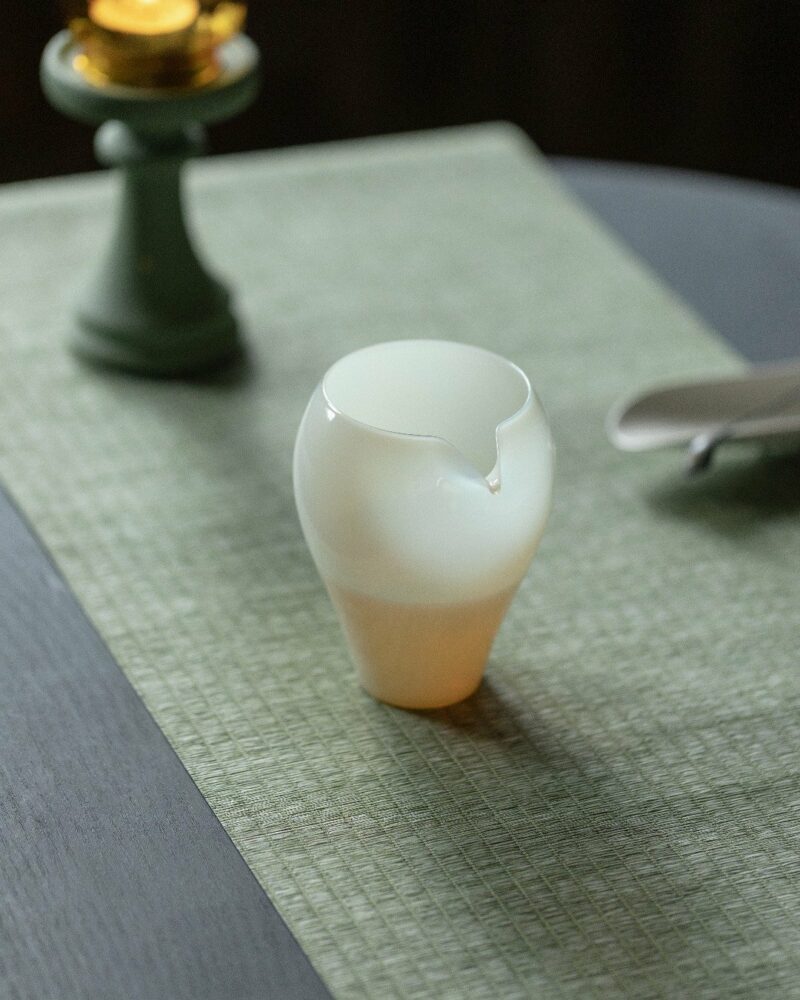 Japanese Style Artistic Glass Icy jade glass eagle-spout 275ml Fair Cup Gong Dao Bei
