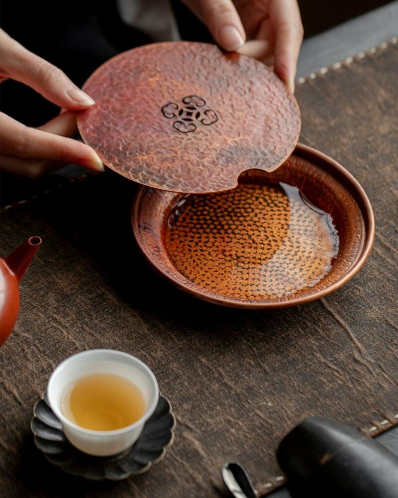 Vintage-Style-Brass-Round-Auspicious-Cloud-Water-Storage-Tea-Tray3 Vintage Style Brass Round Auspicious Cloud Water Storage Tea Tray