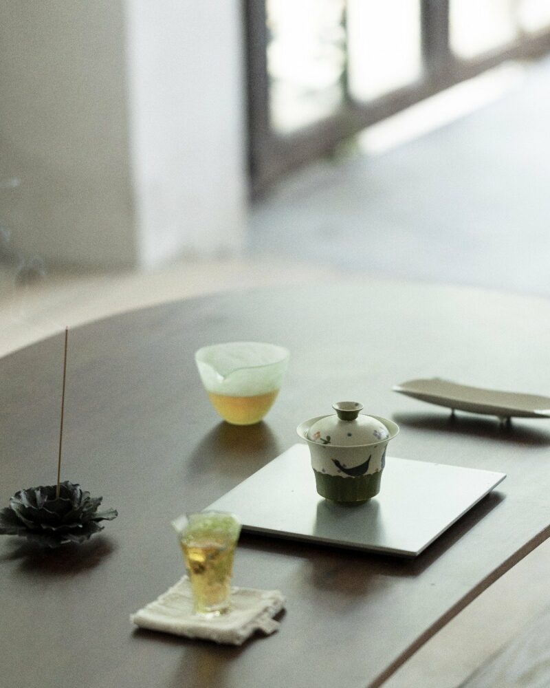 Hand-painted-Ceramic-Hand-painted-pond-goose-motif-and-bamboo-knot-shape-ceramic-gaiwan-Gaiwan4 Hand-painted Ceramic pond goose motif and bamboo knot shape ceramic Gaiwan