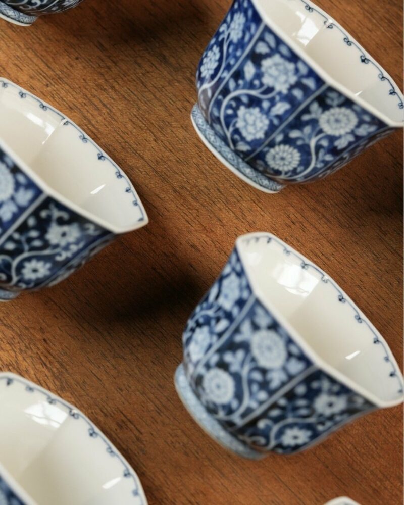 Hand-painted-Qinghua-Porcelain-Octagonal-Blue-Floral-150ml-Host-Cup4 Hand-painted Qinghua Porcelain Octagonal Blue Floral 150ml Host Cup