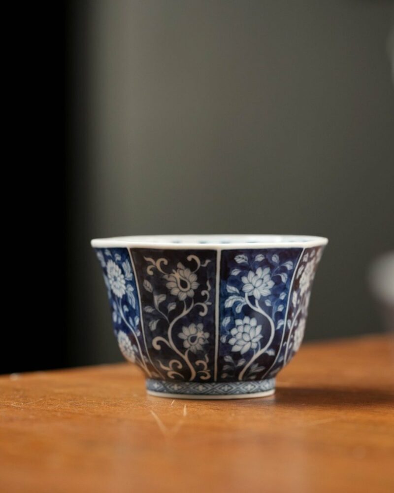 Hand-painted-Qinghua-Porcelain-Octagonal-Blue-Floral-150ml-Host-Cup5 Hand-painted Qinghua Porcelain Octagonal Blue Floral 150ml Host Cup