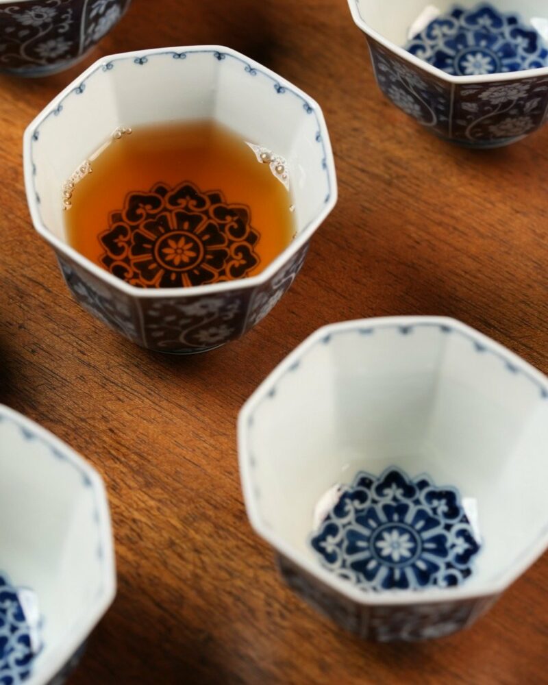 Hand-painted-Qinghua-Porcelain-Octagonal-Blue-Floral-150ml-Host-Cup6 Hand-painted Qinghua Porcelain Octagonal Blue Floral 150ml Host Cup