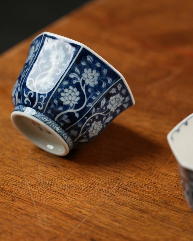 Hand-painted-Qinghua-Porcelain-Octagonal-Blue-Floral-150ml-Host-Cup7 Hand-painted Qinghua Porcelain Octagonal Blue Floral 150ml Host Cup