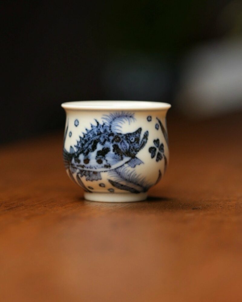 Handmade-Chinese-Style-Qinghua-Porcelain-Fsh-and-Algae-Furnace-shaped-30ml-Tea-Cup6 Handmade Chinese Style Qinghua Porcelain Fsh and Algae Furnace-shaped 30ml Tea Cup