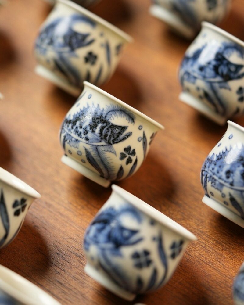 Handmade-Chinese-Style-Qinghua-Porcelain-Fsh-and-Algae-Furnace-shaped-30ml-Tea-Cup8 Handmade Chinese Style Qinghua Porcelain Fsh and Algae Furnace-shaped 30ml Tea Cup
