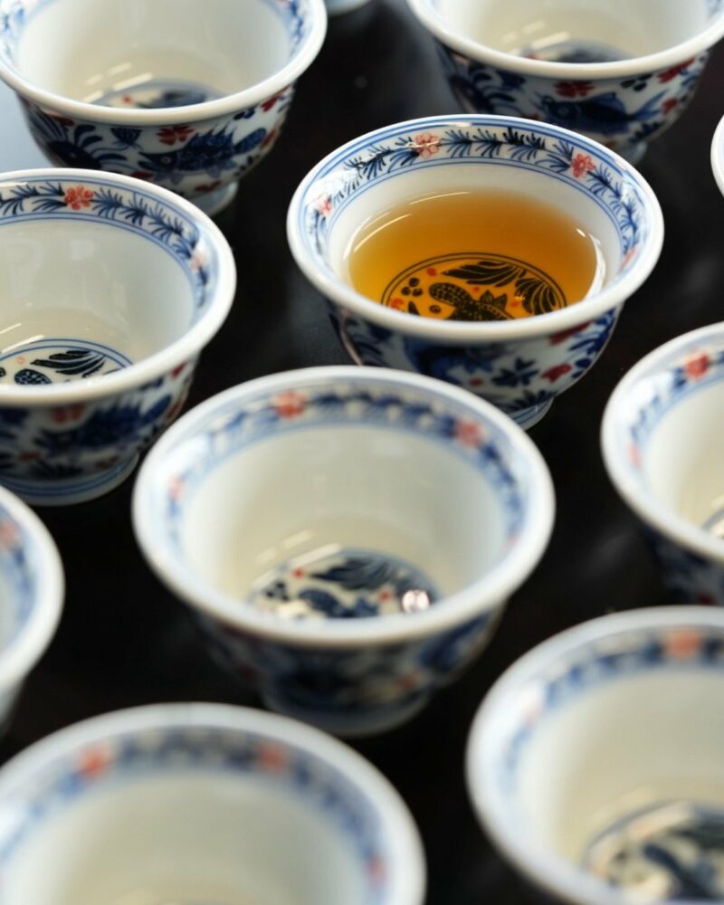 Handmade-Qinghua-Underglaze-Red-Porcelain-Fish-and-algae-50ml-Host-Cup7 Handmade Qinghua Underglaze Red Porcelain Fish and algae 50ml Host Cup