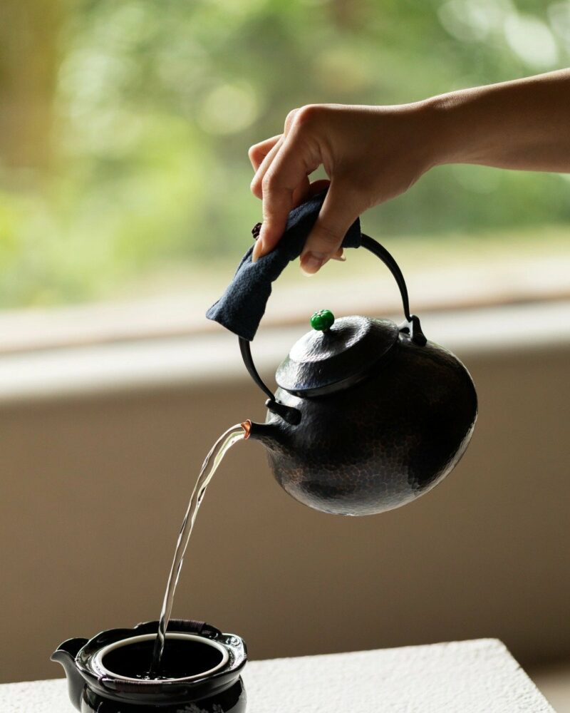 Handmade-Vintage-Style-Hammered-Texture-Copper-Blackened-Roundness-650ml-Kettle2 Handmade Vintage Style Hammered Texture Copper Blackened Roundness 650ml Kettle