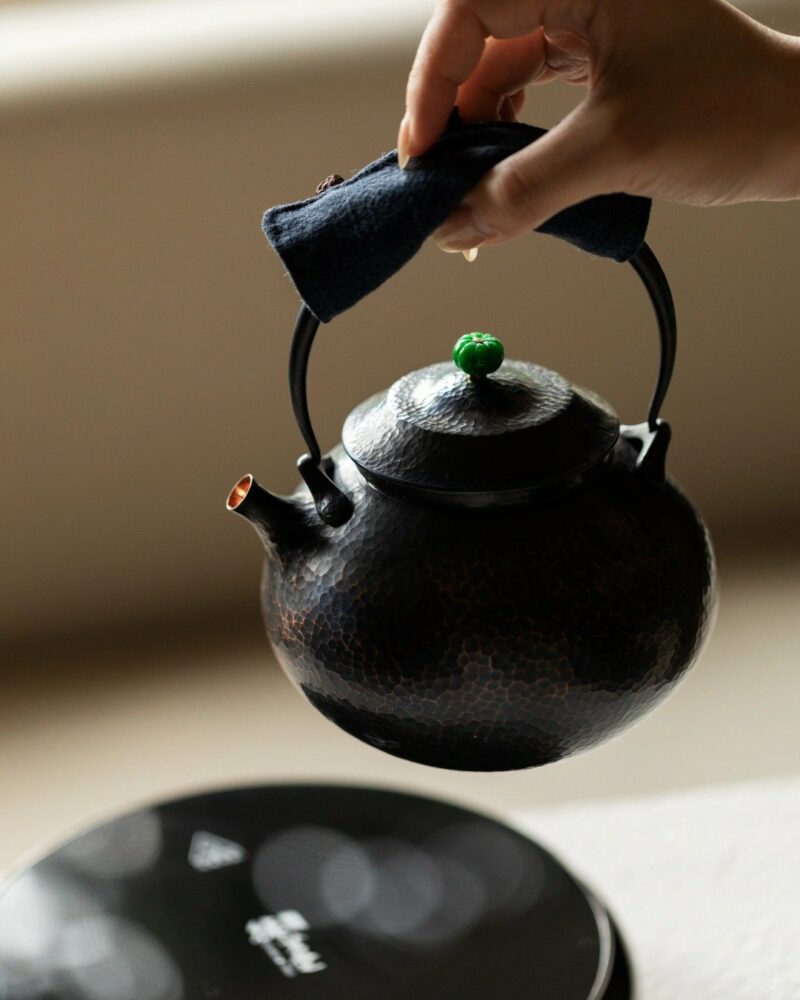 Handmade-Vintage-Style-Hammered-Texture-Copper-Blackened-Roundness-650ml-Kettle4 Handmade Vintage Style Hammered Texture Copper Blackened Roundness 650ml Kettle