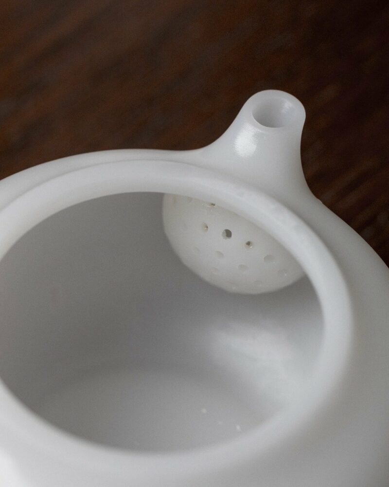 Jade-like-Porcelain-Thin-Body-Xi-Shi-Style-Kung-Fu-Tea-Icy-Jade-White-Porcelain-Eggplant-100ml-Chinese-Teapot2 Minimalist Thin Body Icy Jade White Porcelain Eggplant 100ml Chinese Teapot