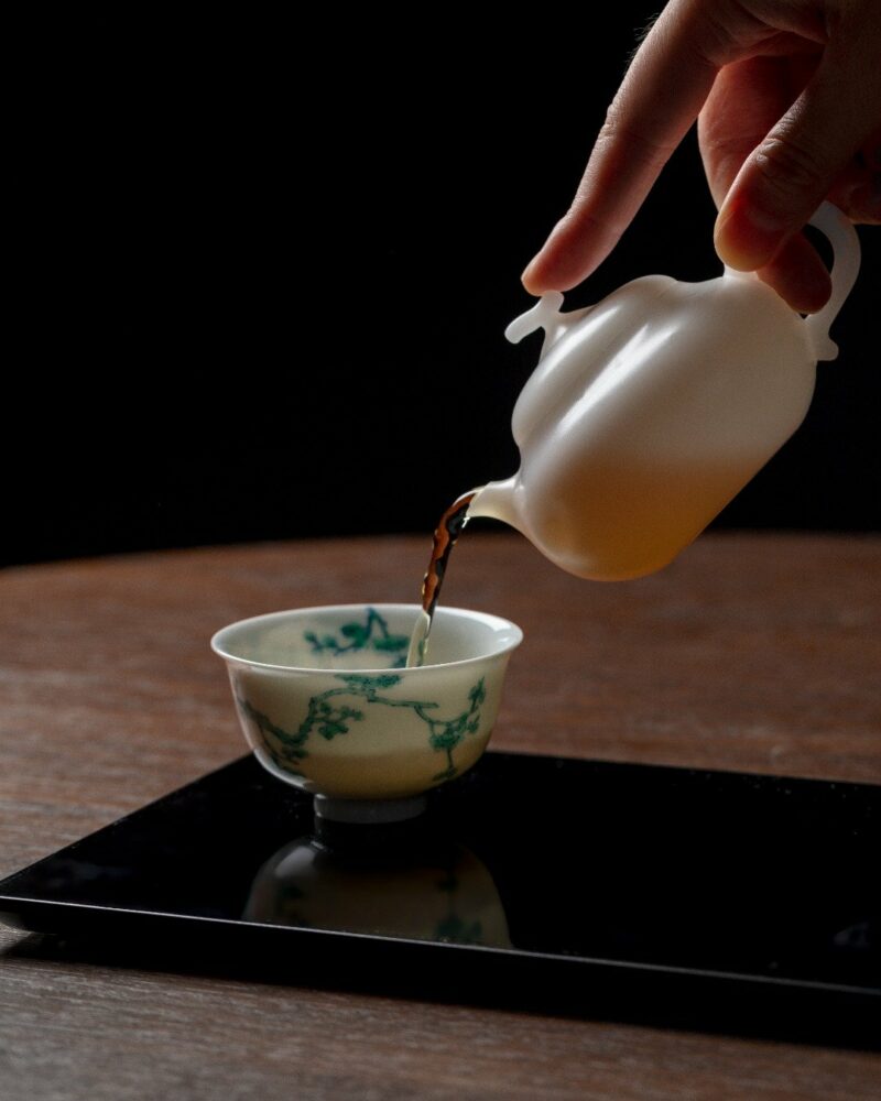 Jade-like-Porcelain-Thin-Body-Xi-Shi-Style-Kung-Fu-Tea-Icy-Jade-White-Porcelain-Eggplant-100ml-Chinese-Teapot4 Minimalist Thin Body Icy Jade White Porcelain Eggplant 100ml Chinese Teapot