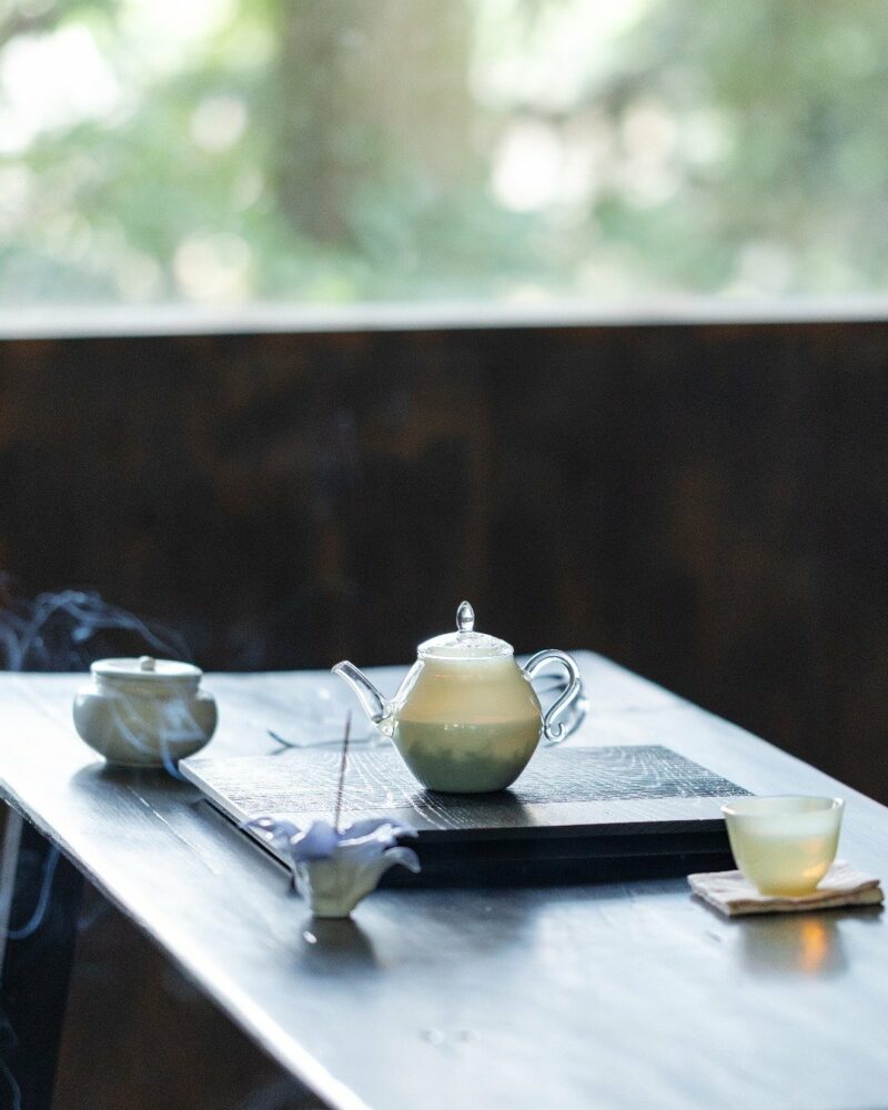 Minimalist Glass Jade-Like Moonlit 175ml Chinese Teapot