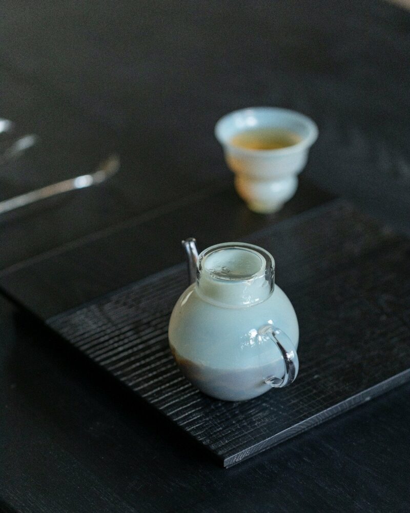 Minimalist Jade White Elegant Glass Yellow 270ml Teapot