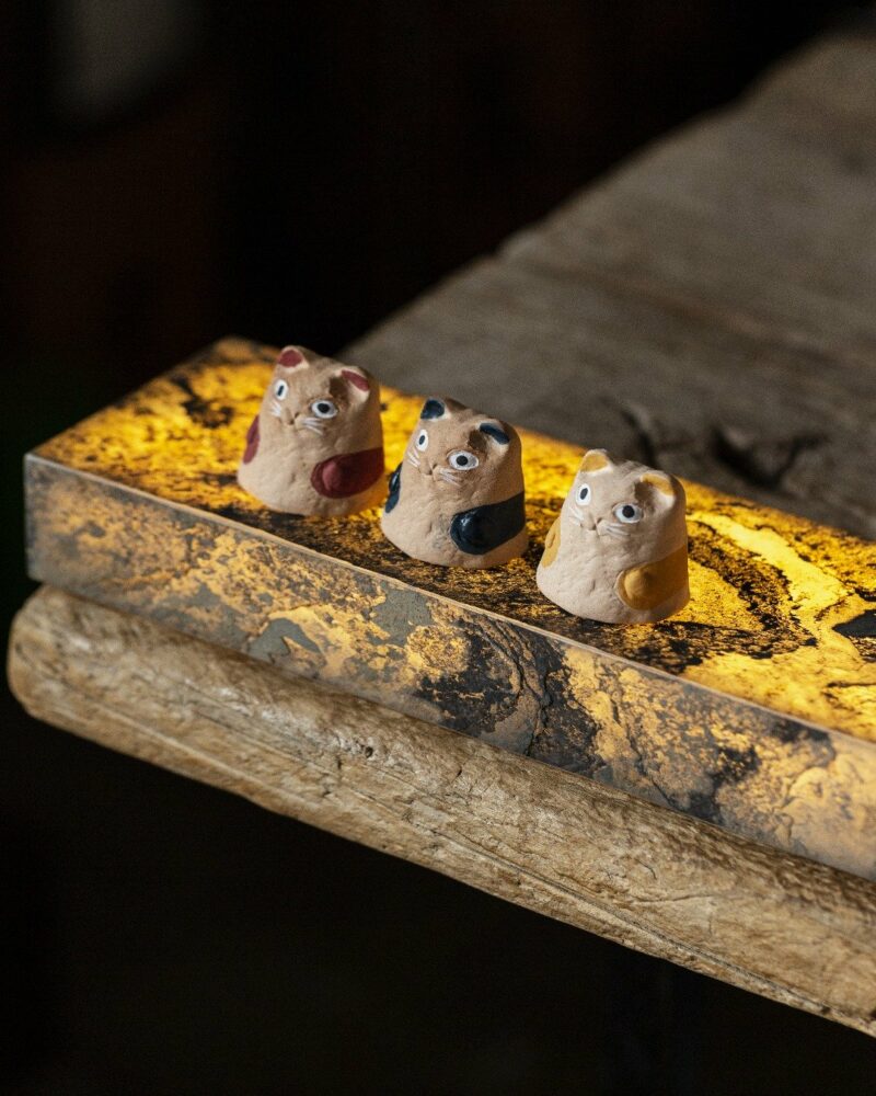Creative Design Clay Playful Cat Tea Pet