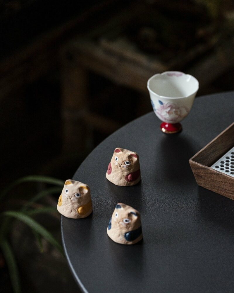 Creative Design Clay Playful Cat Tea Pet