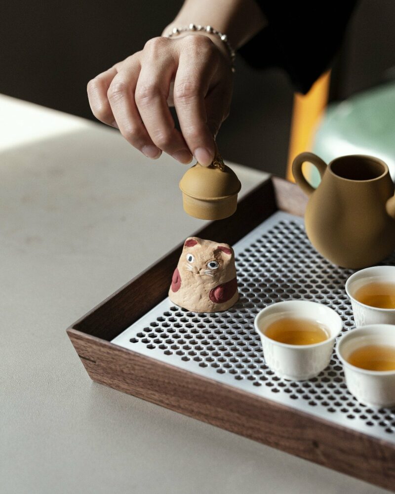 Creative Design Clay Playful Cat Tea Pet