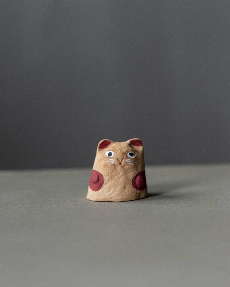 Creative Design Clay Playful Cat Tea Pet