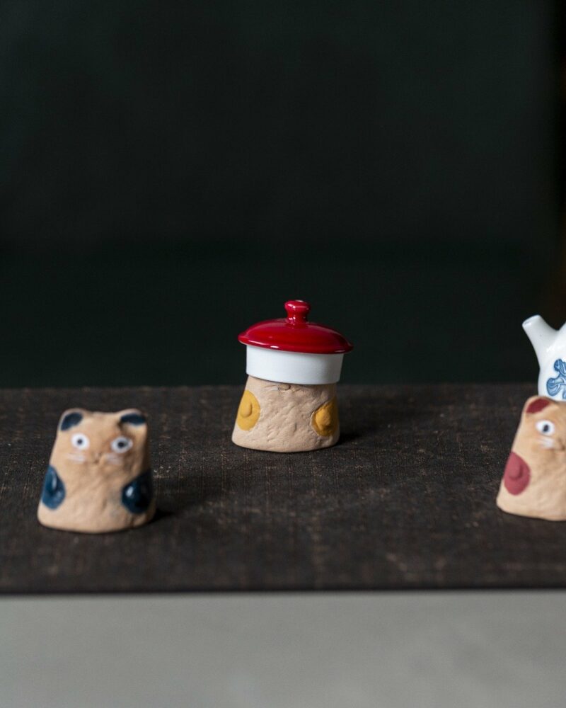 Creative Design Clay Playful Cat Tea Pet