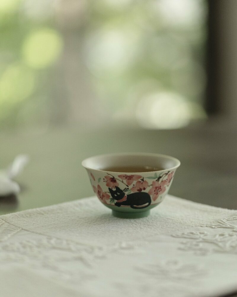 Hand-painted-Ceramic-Cat-Beneath-Falling-Cherry-Blossoms-100ml-Gaiwan10 Hand-painted Ceramic Cat Beneath Falling Cherry Blossoms 100ml Gaiwan