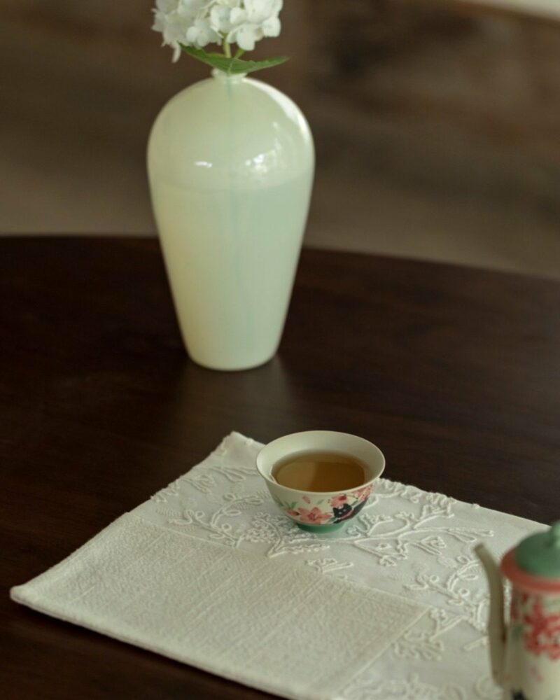 Hand-painted-Ceramic-Cat-Beneath-Falling-Cherry-Blossoms-100ml-Gaiwan12 Hand-painted Ceramic Cat Beneath Falling Cherry Blossoms 100ml Gaiwan
