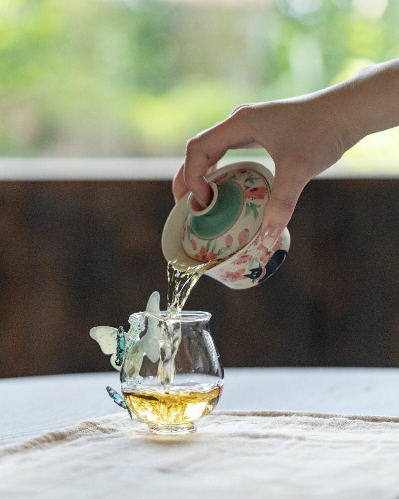 Hand-painted-Ceramic-Cat-Beneath-Falling-Cherry-Blossoms-100ml-Gaiwan3 Hand-painted Ceramic Cat Beneath Falling Cherry Blossoms 100ml Gaiwan
