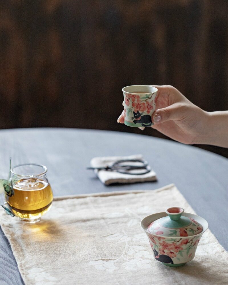 Hand-painted-Ceramic-Cat-Beneath-Falling-Cherry-Blossoms-100ml-Gaiwan6 Hand-painted Ceramic Cat Beneath Falling Cherry Blossoms 100ml Gaiwan