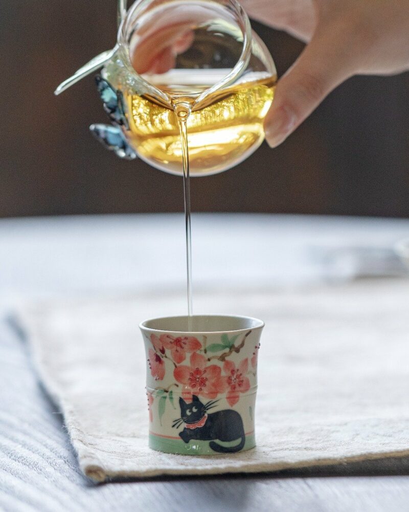 Hand-painted-Ceramic-Cat-Beneath-Falling-Cherry-Blossoms-100ml-Gaiwan7 Hand-painted Ceramic Cat Beneath Falling Cherry Blossoms 100ml Gaiwan