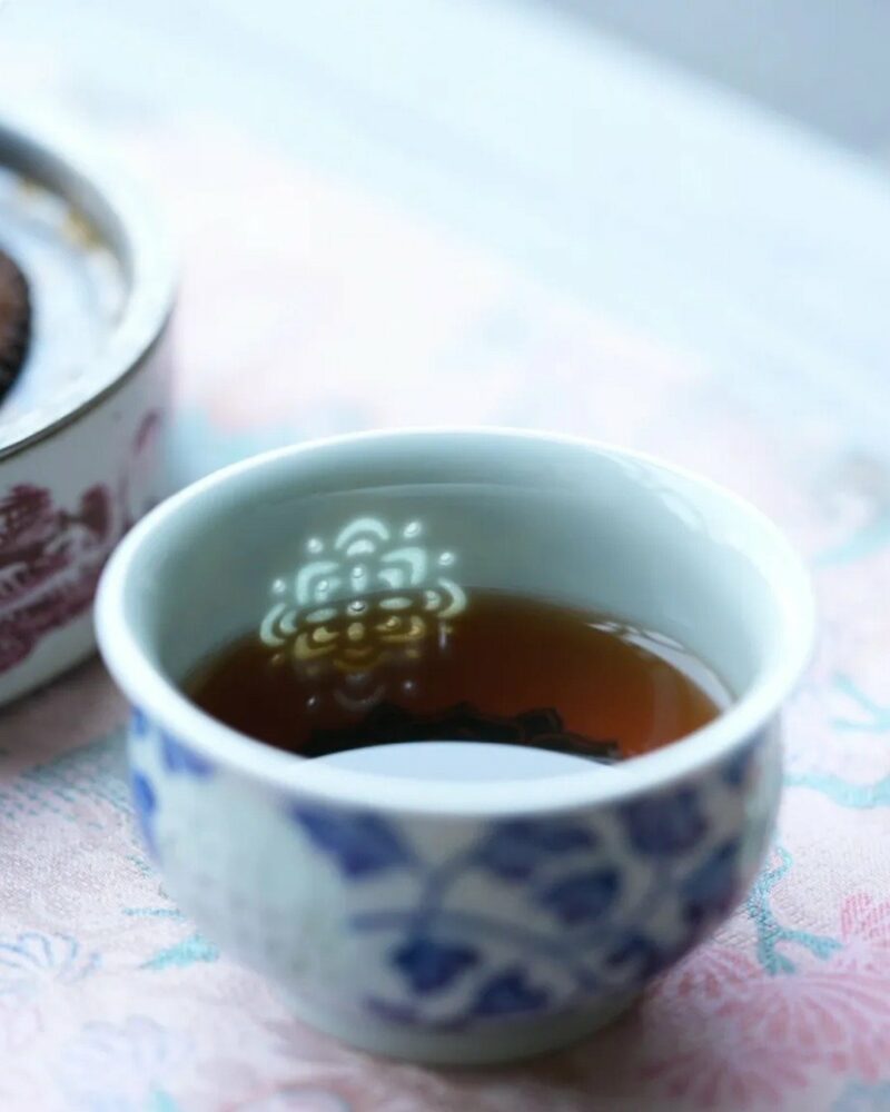 Hand-painted Qinghua Ceramic Translucent Rice Grain Intertwined Lotus 70ml Gaiwan Set