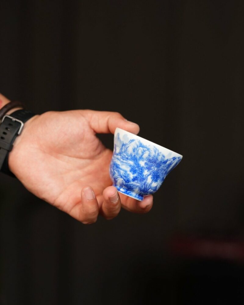 Hand-painted-Qinghua-Porcelain-Landscape-90ml-Host-Cup1 Hand-painted Qinghua Porcelain Landscape 90ml Host Cup
