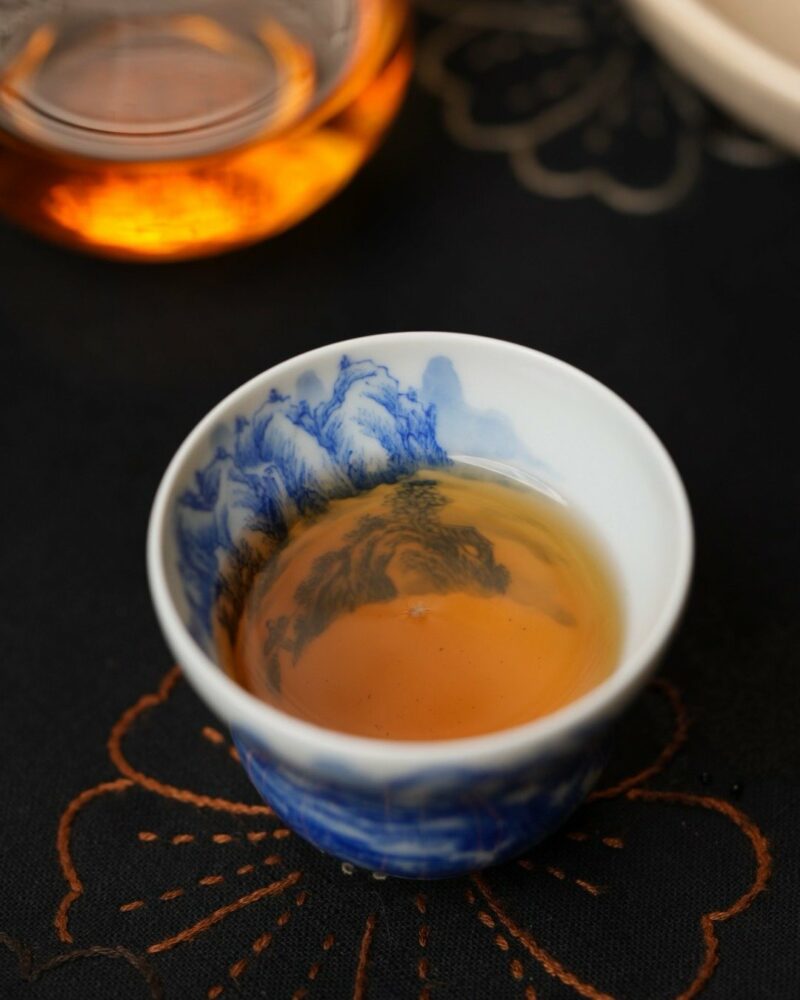 Hand-painted-Qinghua-Porcelain-Landscape-90ml-Host-Cup8 Hand-painted Qinghua Porcelain Landscape 90ml Host Cup