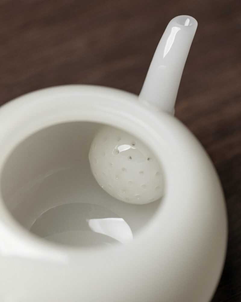 Minimalist-Bing-Zhong-Jade-Porcelain-Apple-Form-100ml-Chinese-Teapot4 Minimalist Bing Zhong Jade Porcelain Apple Form 100ml Chinese Teapot