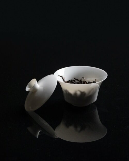 Minimalist Extra Thin Mutton Fat Jade Porcelain Horseshoe Shape 100ml Gaiwan