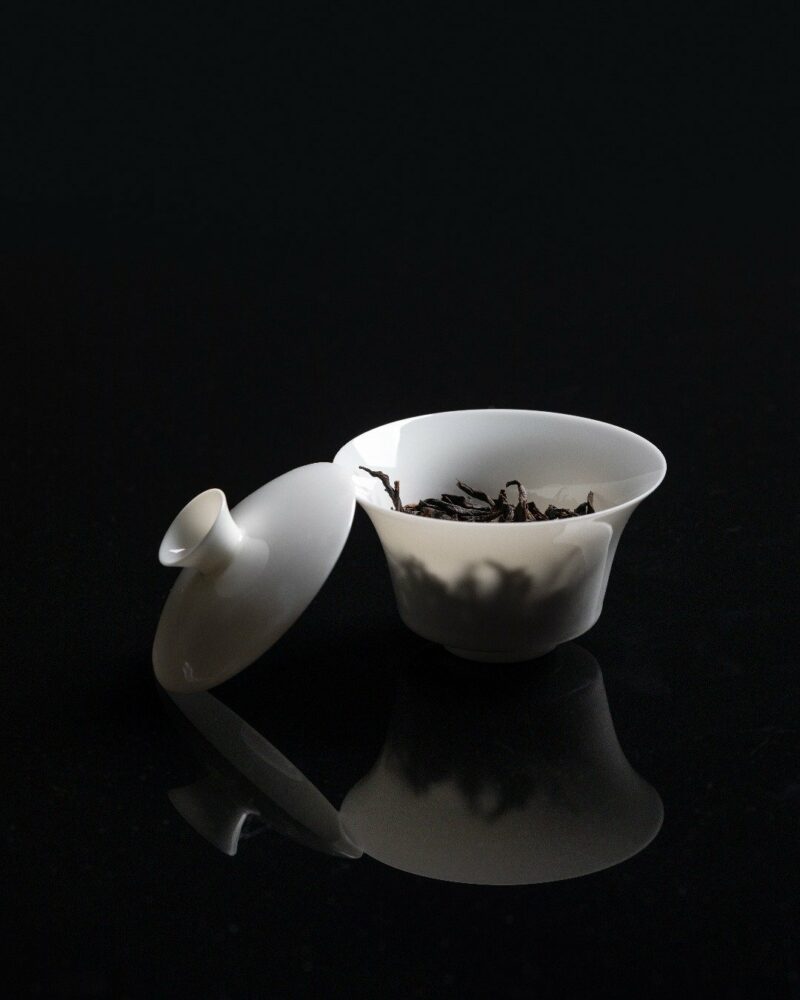 Minimalist Extra Thin Mutton Fat Jade Porcelain Horseshoe Shape 100ml Gaiwan
