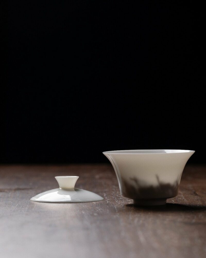 Minimalist Extra Thin Mutton Fat Jade Porcelain Horseshoe Shape 100ml Gaiwan