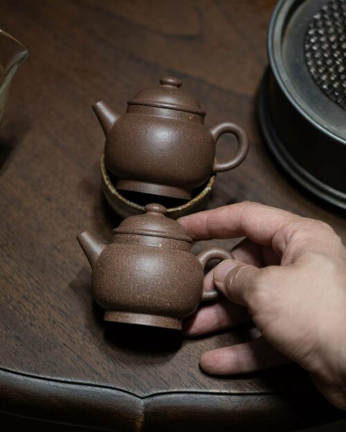 Tetera de Yixing «Gu Du Wu Ni Ju Lun Zhu» de 80 ml, totalmente hecha a mano. Reserva. Envío en 20 días.