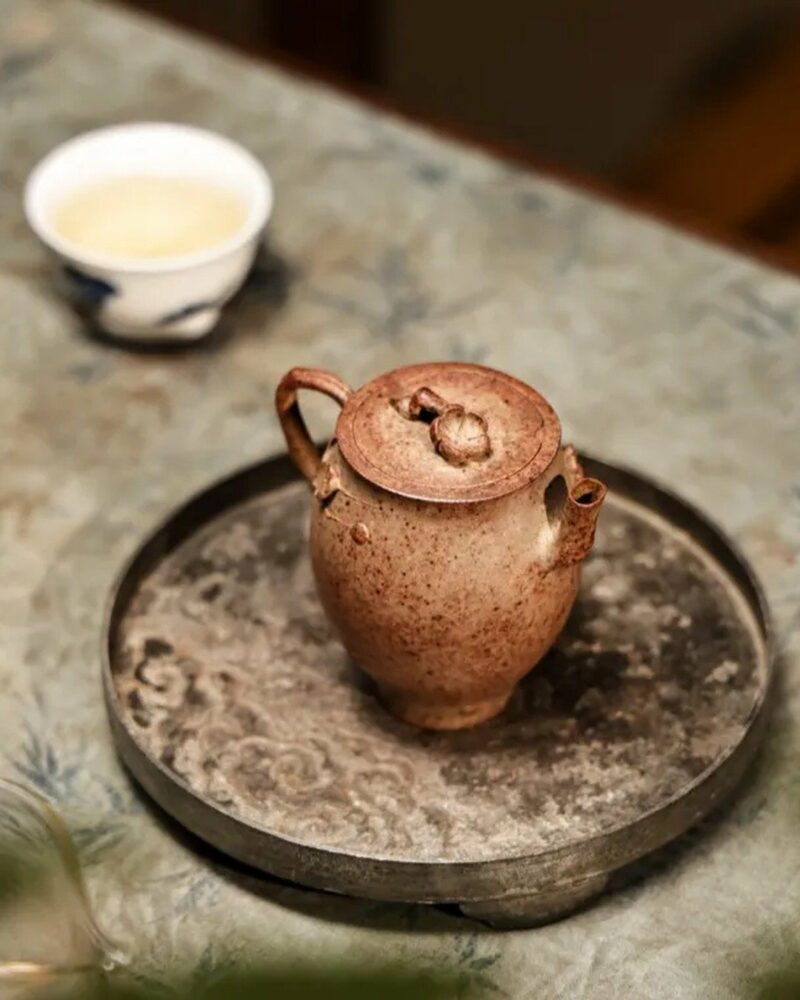 Tetera de Yixing «Duanni» de 90 cc, totalmente hecha a mano y cocida a leña, con relieve de ramas «Duanni»