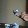 Hand-painted-Qinghua-Wood-kiln-Fired-Porcelain-Crab-Gaiwan-Set2 طقم غايوان على شكل سرطان البحر من البورسلين المطلي يدويًّا والمُصنَّع في فرن الخشب بجامعة تشينغهوا