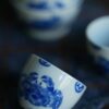 Hand-painted-Qinghua-Wood-kiln-Fired-Porcelain-Crab-Gaiwan-Set6 طقم غايوان على شكل سرطان البحر من البورسلين المطلي يدويًّا والمُصنَّع في فرن الخشب بجامعة تشينغهوا