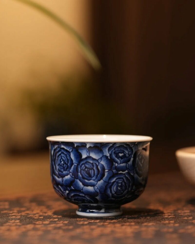 Handmade-Hand-painted-Chinese-Style-Porcelain-Blue-and-White-Rose-80cc-Host-Cup1 Handmade Hand-painted Chinese Style Porcelain Blue and White Rose 80cc Host Cup