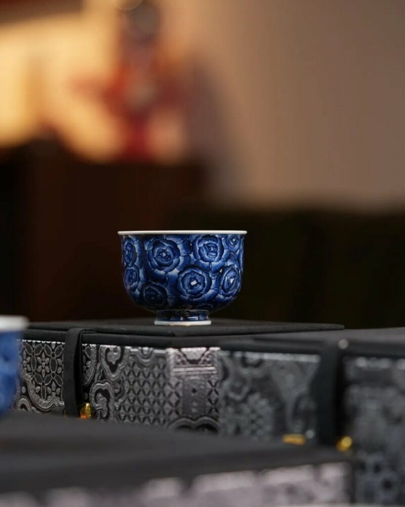 Handmade-Hand-painted-Chinese-Style-Porcelain-Blue-and-White-Rose-80cc-Host-Cup2 Handmade Hand-painted Chinese Style Porcelain Blue and White Rose 80cc Host Cup