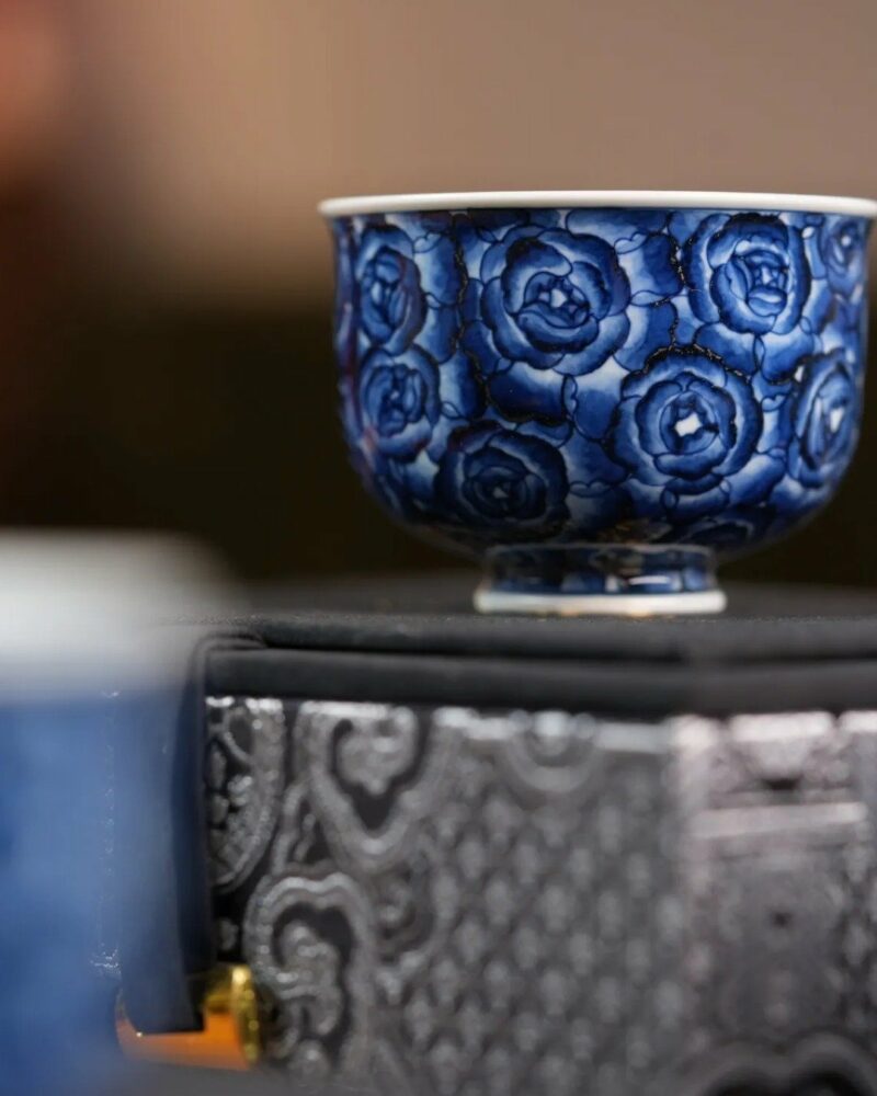 Handmade-Hand-painted-Chinese-Style-Porcelain-Blue-and-White-Rose-80cc-Host-Cup5 Handmade Hand-painted Chinese Style Porcelain Blue and White Rose 80cc Host Cup