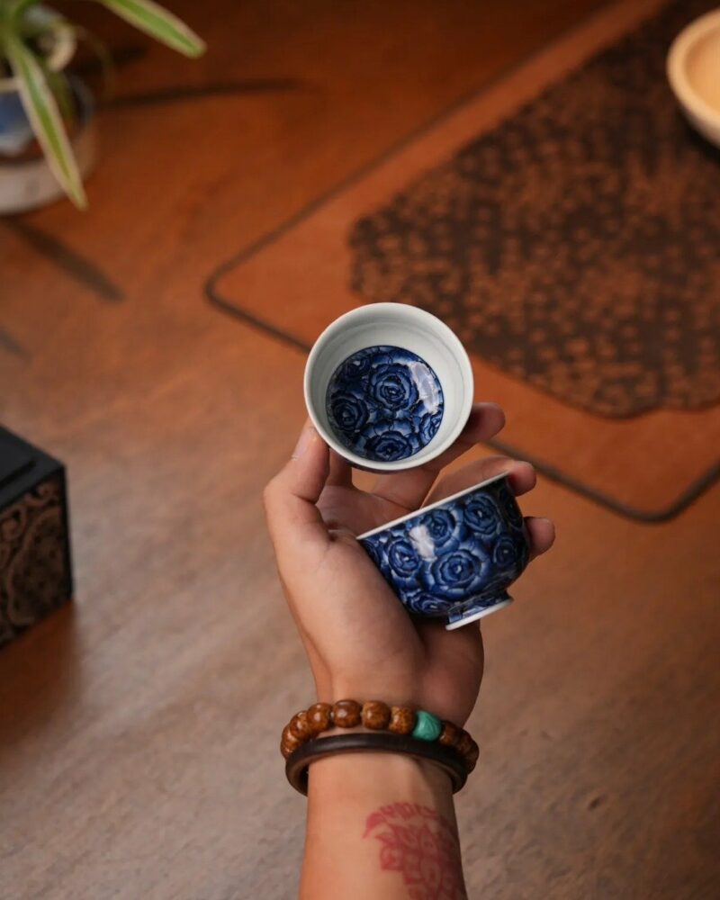 Handmade-Hand-painted-Chinese-Style-Porcelain-Blue-and-White-Rose-80cc-Host-Cup8 Handmade Hand-painted Chinese Style Porcelain Blue and White Rose 80cc Host Cup