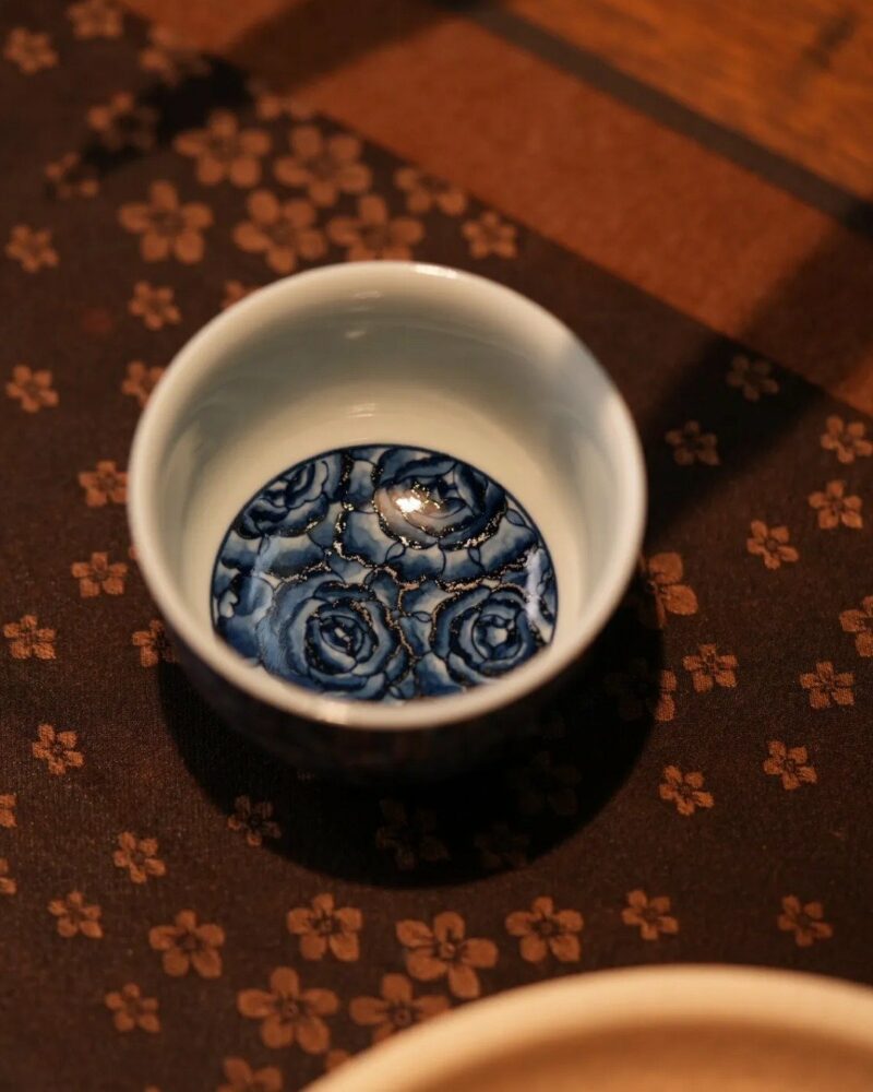 Handmade-Hand-painted-Chinese-Style-Porcelain-Blue-and-White-Rose-80cc-Host-Cup9 Handmade Hand-painted Chinese Style Porcelain Blue and White Rose 80cc Host Cup