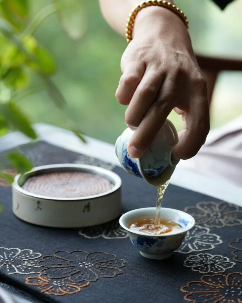 Handmade Hand-painted Qinghua Porcelain Blue and White Mandarin Fish Gaiwan Set