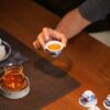 Handmade-Hand-painted-Qinghua-Underglaze-Red-Porcelain-Landscape-50cc-Host-Cup10 Handgefertigte, handbemalte Qinghua-Porzellan-Landschaft mit Unterglasurrot, 50 cc, Gastgeberschale