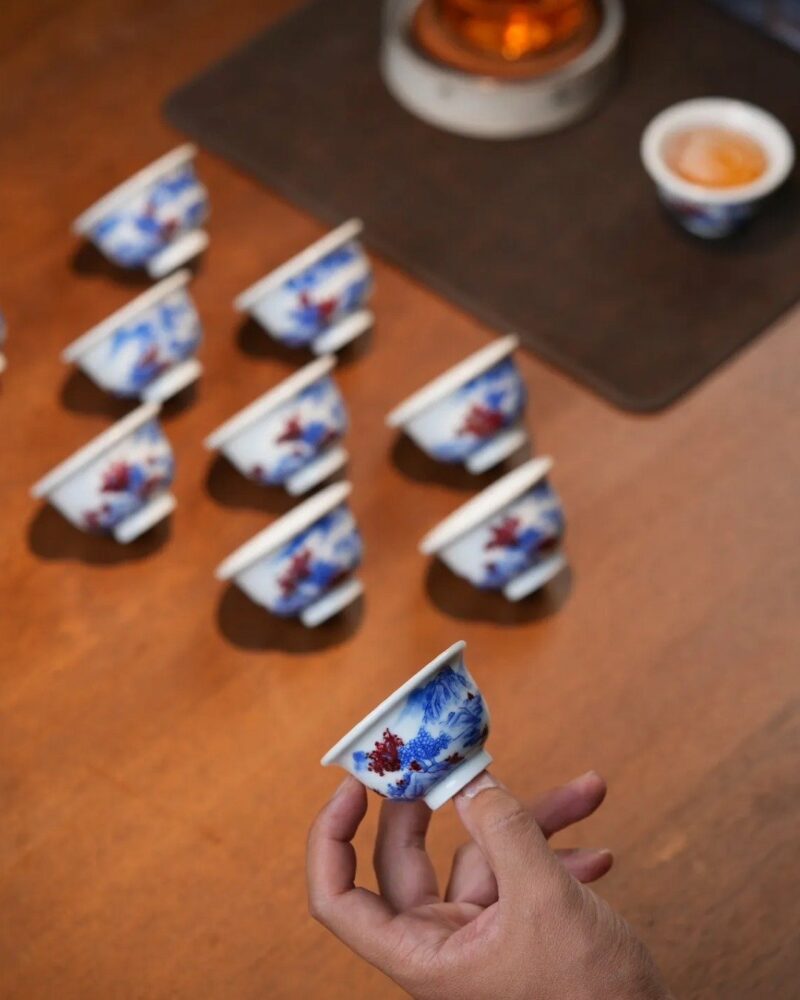 Handmade-Hand-painted-Qinghua-Underglaze-Red-Porcelain-Landscape-50cc-Host-Cup2 Handgefertigte, handbemalte Qinghua-Porzellan-Landschaft mit Unterglasurrot, 50 cc, Gastgeberschale