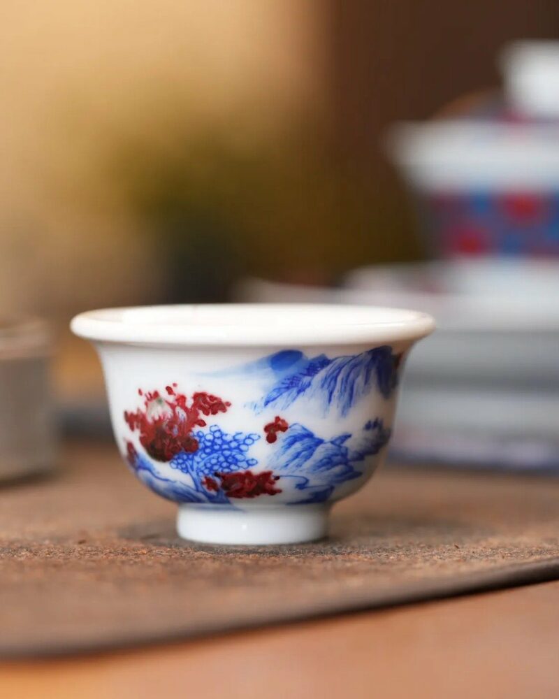 Handmade-Hand-painted-Qinghua-Underglaze-Red-Porcelain-Landscape-50cc-Host-Cup4 Handgefertigte, handbemalte Qinghua-Porzellan-Landschaft mit Unterglasurrot, 50 cc, Gastgeberschale