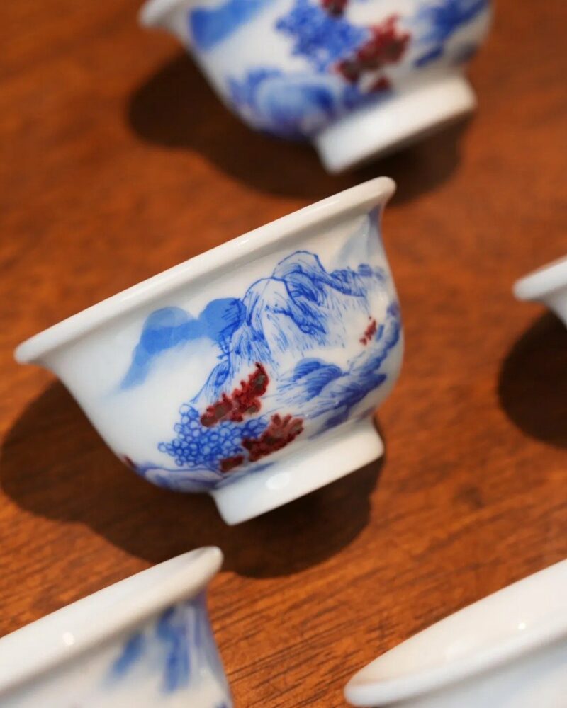 Handmade-Hand-painted-Qinghua-Underglaze-Red-Porcelain-Landscape-50cc-Host-Cup7 Handgefertigte, handbemalte Qinghua-Porzellan-Landschaft mit Unterglasurrot, 50 cc, Gastgeberschale