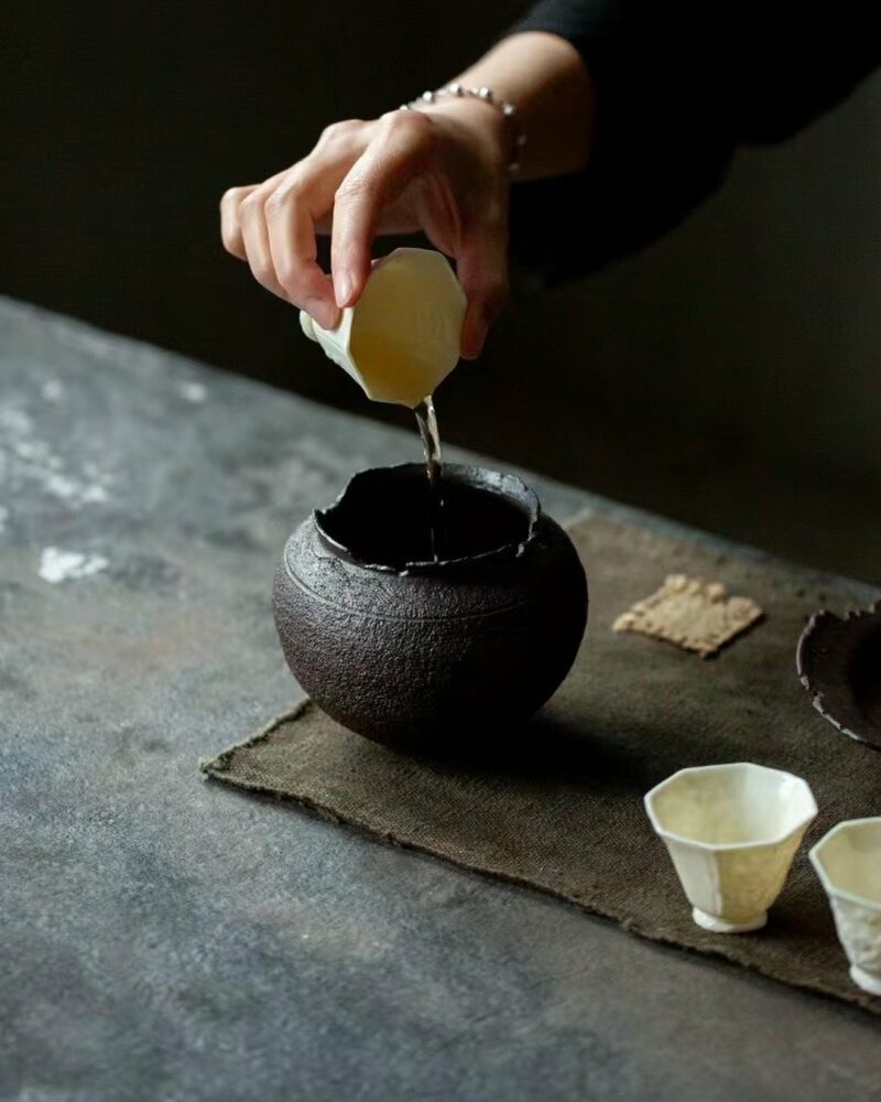 Cuenco para té de 500 ml, de cerámica rústica de estilo wabi-sabi, hecho a mano, cocido en horno de leña, color negro hollín1 Cuenco para té de 500 ml, de cerámica ruda de estilo wabi-sabi, hecho a mano y cocido en horno de leña, de color negro hollín